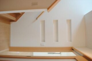 玄関ホール飾り棚