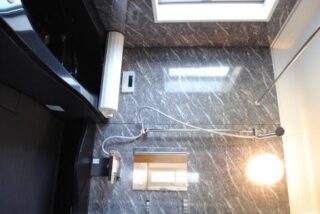 シックなユニットバス