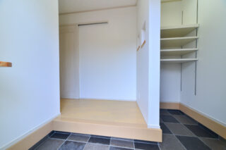 土間収納のある玄関