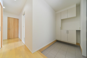 収納が便利な広々した玄関