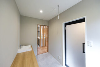 広々ナチュラルな洗面脱衣室