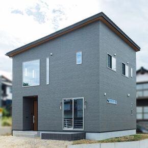 木のぬくもりとモダンなデザインが調和する、こだわりハウス