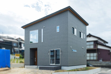 木のぬくもりとモダンなデザインが調和する、こだわりハウス