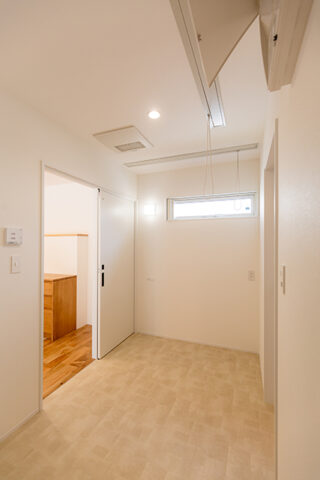 すっきりしまえる室内物干し