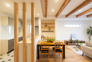 木の存在感あふれるLDK