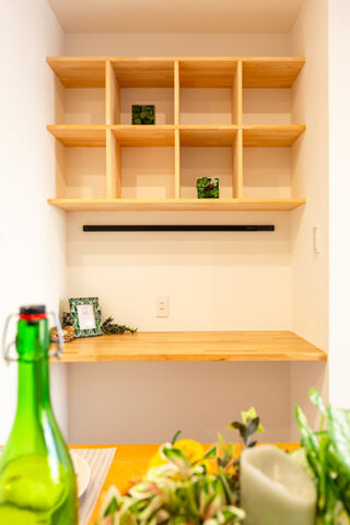 造作カウンターで個性をプラス