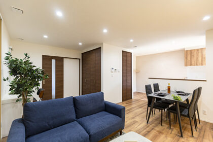 モリモリの収納力でスッキリ快適!落ち着いたナチュラルデザインのお家