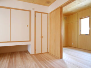 建具にもこだわった寝室