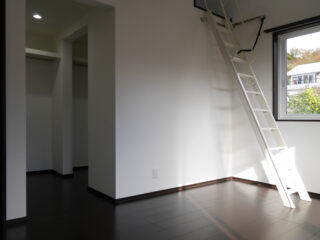 ロフトも活用したたっぷり収納