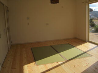 選び抜いた無垢のパイン材